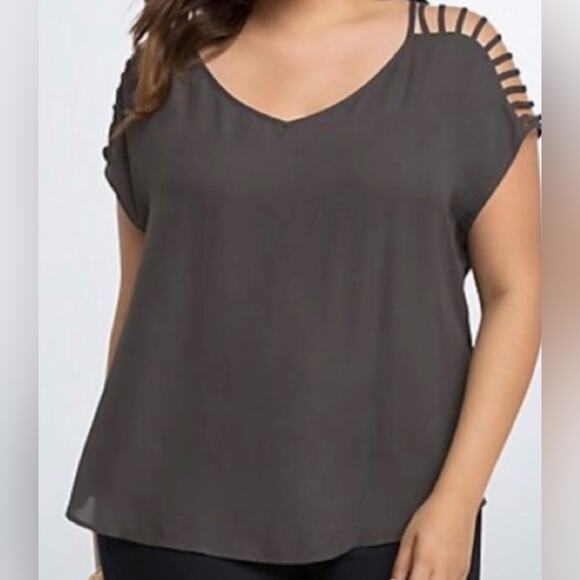 TORRID Black Ladder Cut Sleeve Blouse Sz 3 - Picture 2 of 6